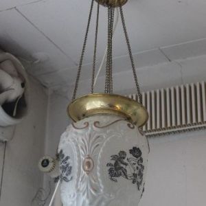 Hvid ampel lampe